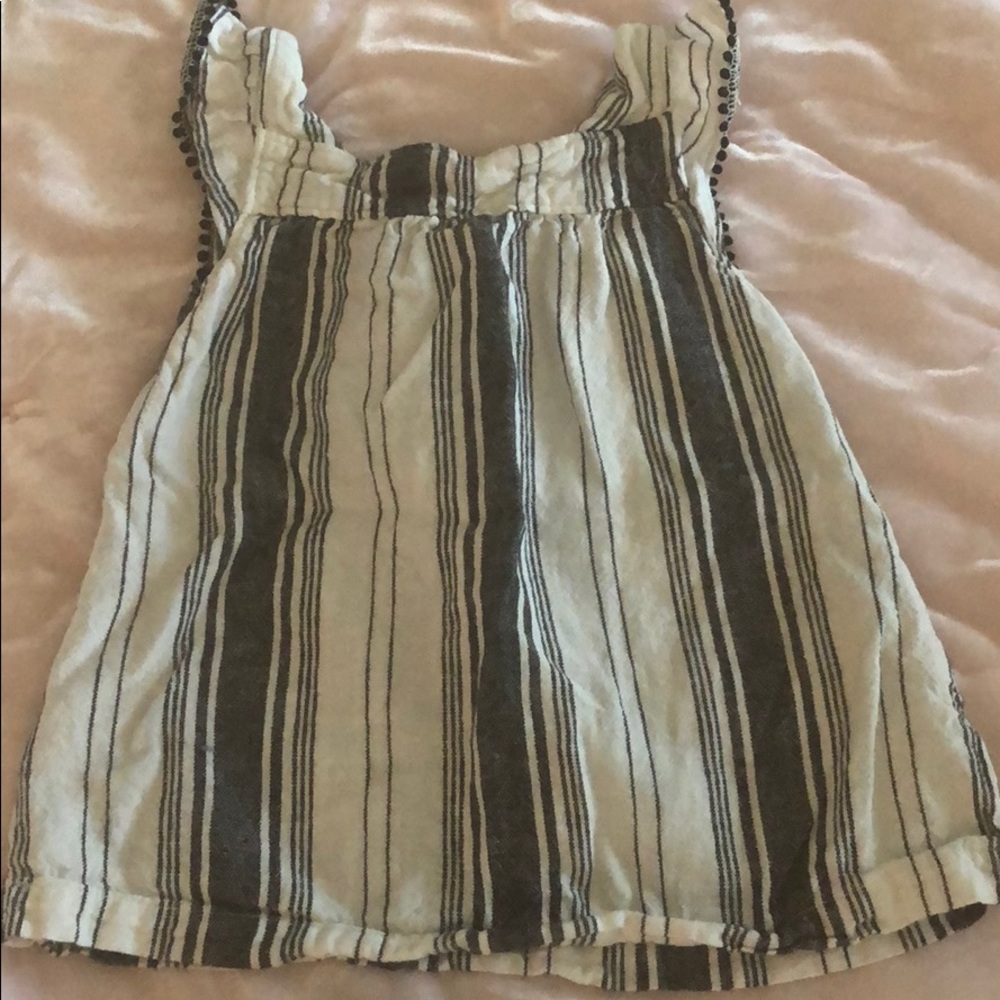 Carter’s two piece set. Blouse and shorts. Size 3T - Picture 4 of 7